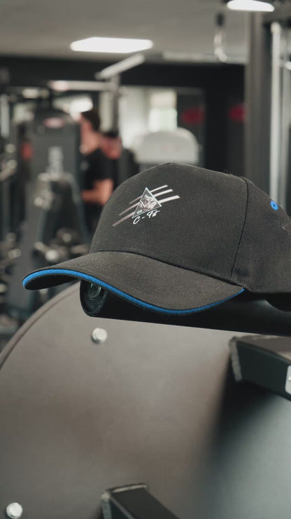 Casquette Noire Logo Stylisé – Style & Performance